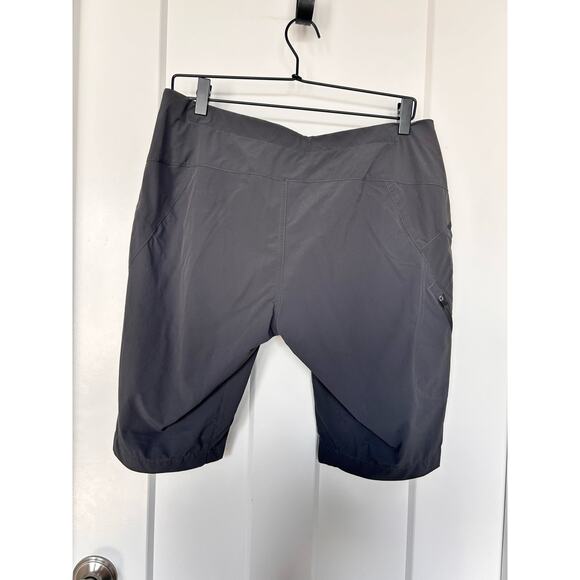 Mountain Hardwear Women's Cargo Shorts‎ Belt Waist Buckle Outdoor Gray Size 8 - Picture 2 of 9